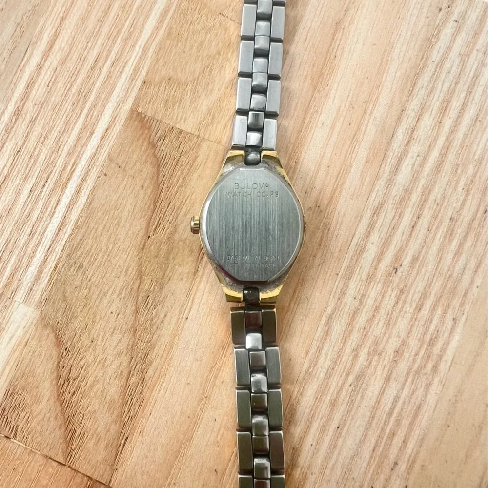 Vintage caravelle by Bulova ladies oval gold tone watch case NEW BATTERY